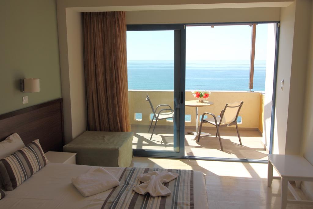 Horizon Beach Hotel 플라키아스 객실 사진